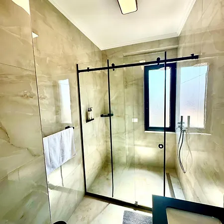 Luxury Center Old Bazaar Apartment Tirana